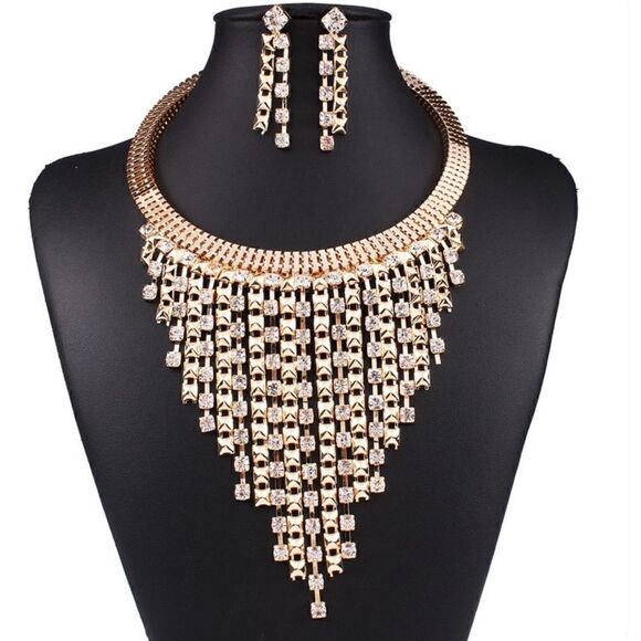 NWT Beautiful Gold Statement Necklace - Picture 1 of 5